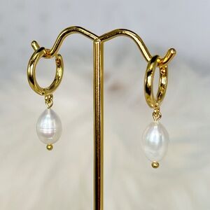 Elegant Gold Pearl Drop Earrings